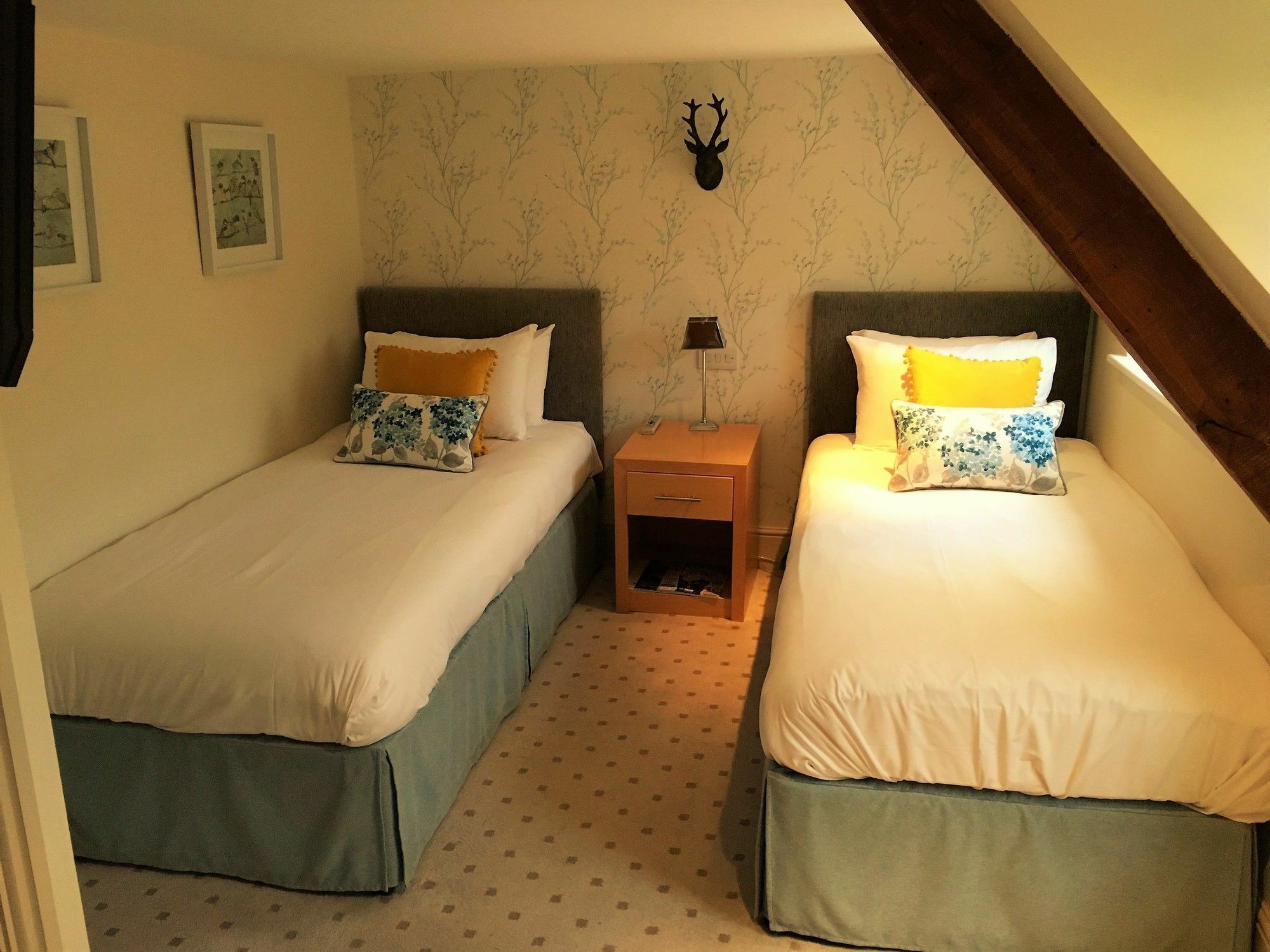 The Highworth Hotel Swindon Zewnętrze zdjęcie